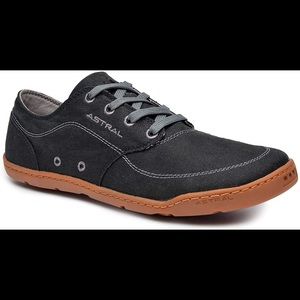 Men’s size 9, Hemp Loyak, Onyx Black.